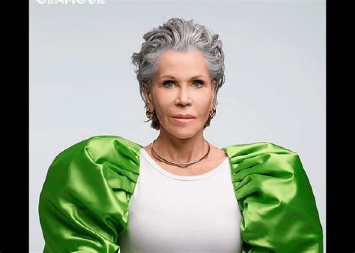 84-year-old actress Jane Fonda reappears on the cover of Glamor after 63 years