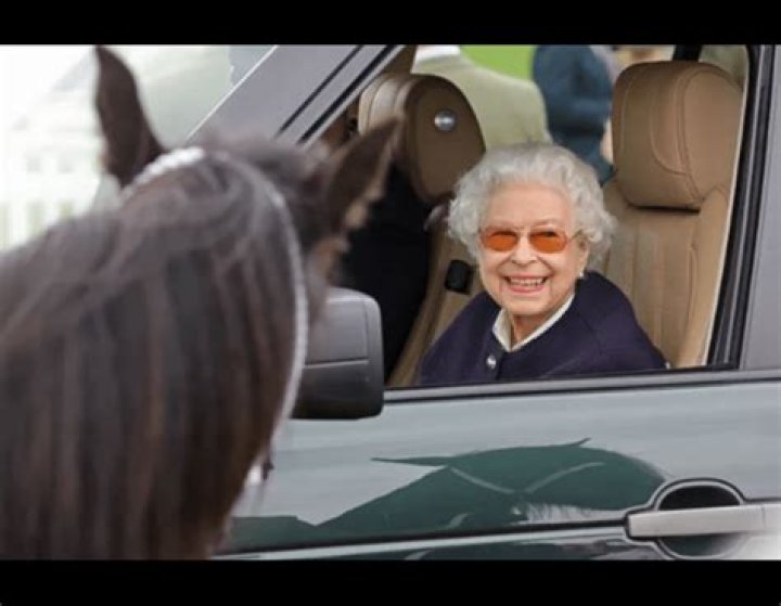 96-year-old Elizabeth II, in a great mood, visited the Royal Horse Show