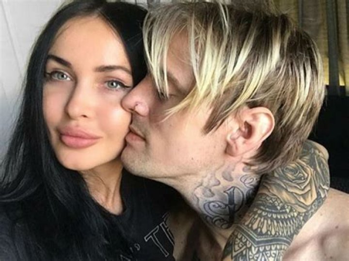 Aaron Carter’s Ex-Girlfriend Lina Valentina Claims Carter Family Is Trying To Help Him – Calls Fans ‘Enablers’