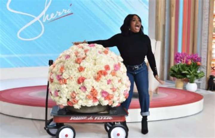 According To Sherri Shepherd, Oprah Winfrey Sent Her A Massive Bouquet Of Flowers