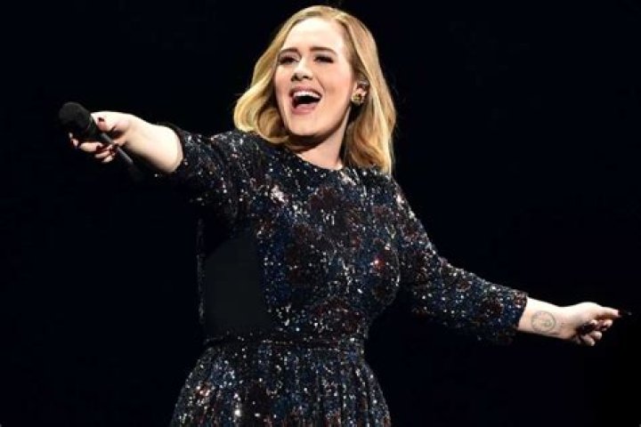 Adele Looks Unrecognizable In Black Leggings And Tight Top After Losing 100 Pounds!