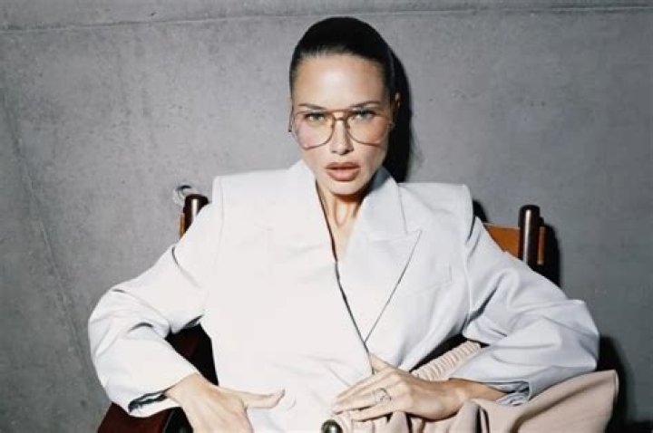 Adriana Lima Loses Her Eyebrows For Vogue Japan And Is Unrecognizable — A Look At Models And Their Eyebrows