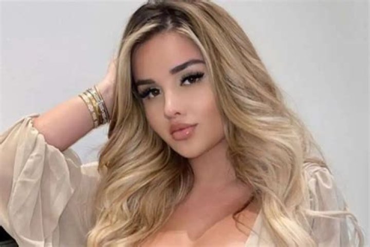 Anastasiya Kvitko, The Russian Kim Kardashian, Puts Her Curvy Beach Body On Full Display In Swimsuit Photos