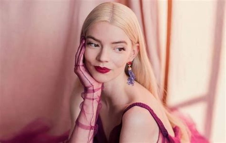 Anya Taylor-Joy Wore A Burgundy Dior Couture Gown As She Won A Critics’ Choice Award