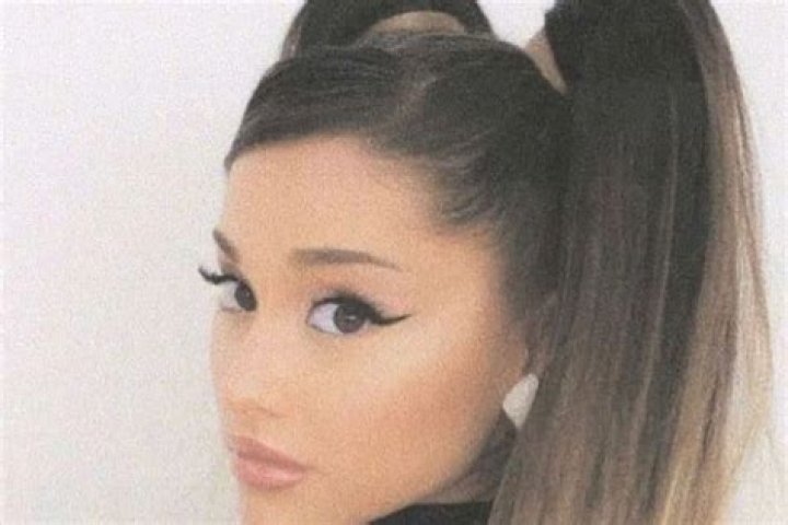 Ariana Grande Is Magnificent In Mugler Mini Skirt And Corset Top— See The Look