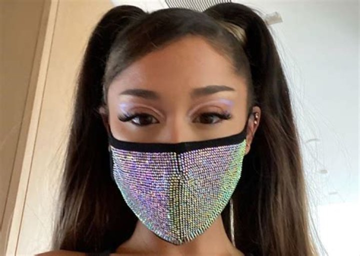 Ariana Grande Shows Off Her Figure In Skin-Tight Yoga Pants — Wears A Holographic Face Mask