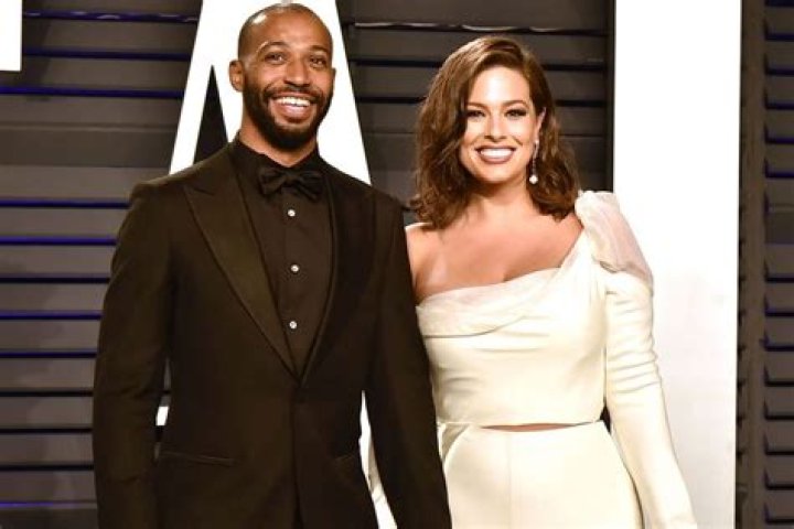 Ashley Graham And Hubby Justin Ervin Are Pregnant – Check Out The Sweet Video Announcement!