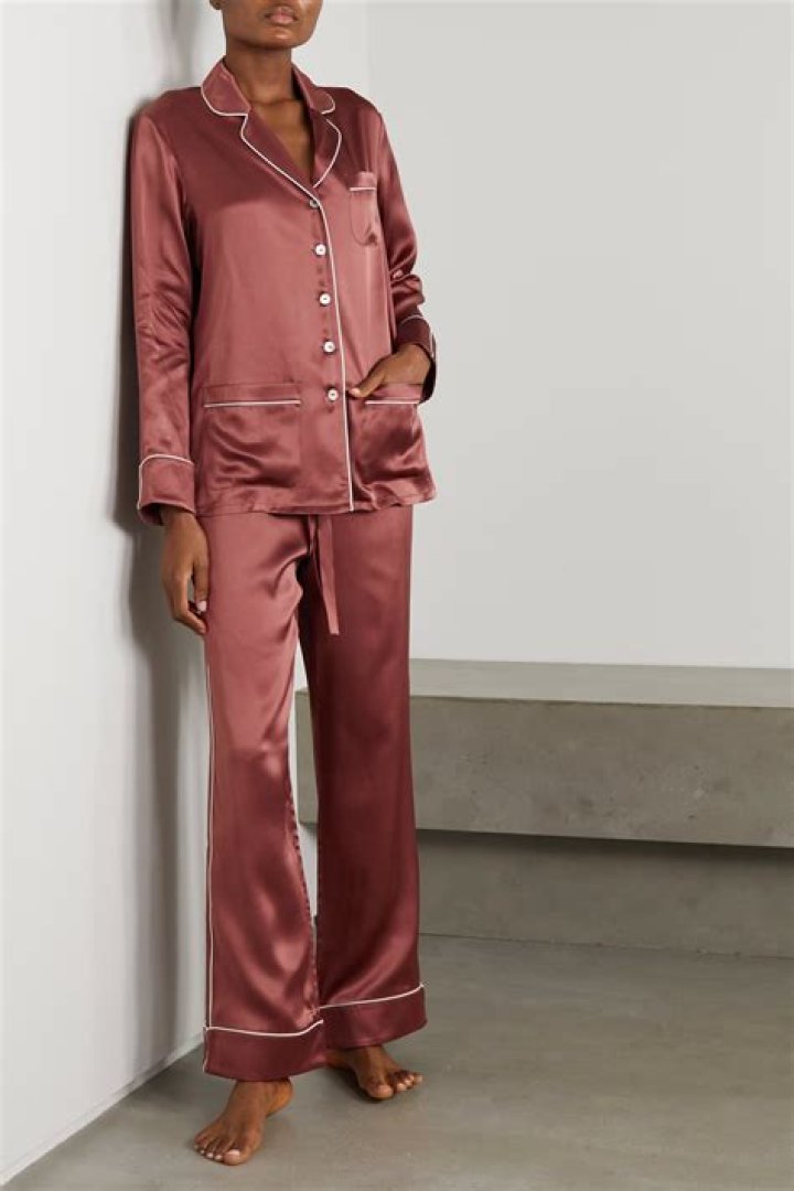 At The Airport, Angelina Jolie Dons Pajamas From Valentino