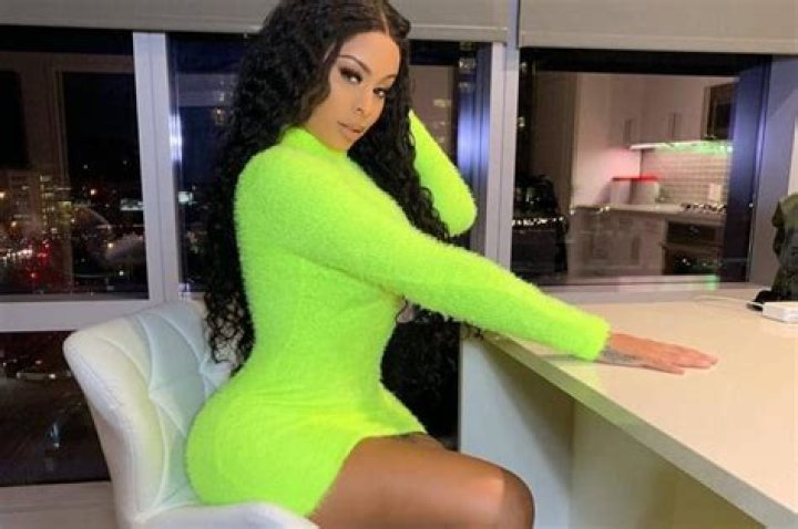 Azealia Banks Cries And Slams Irish Women As ‘Ugly’ During Video After Being Banned From Airline