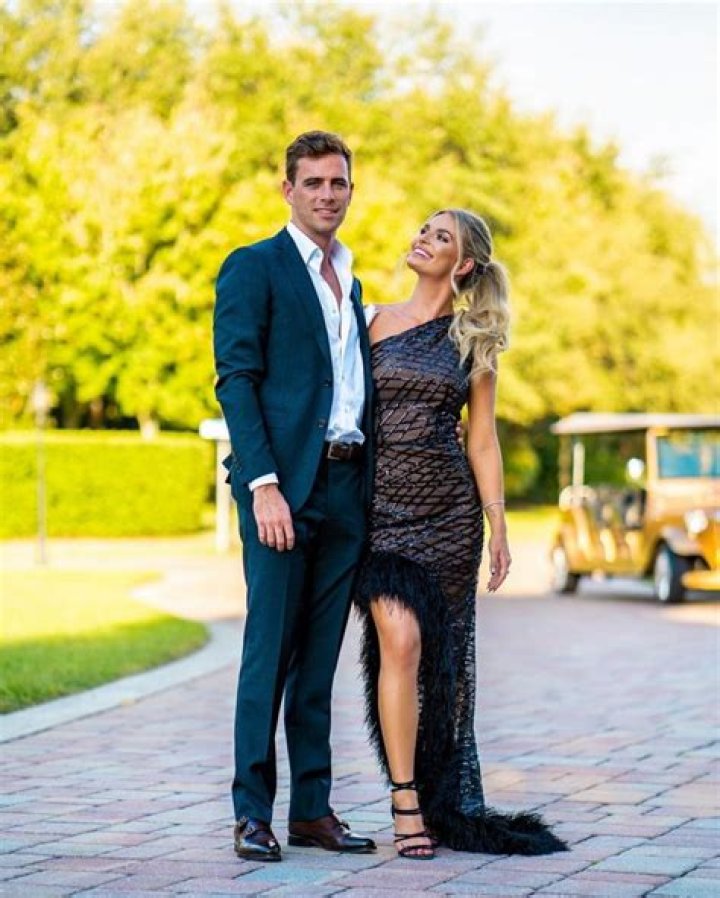Bachelor Nation’s Robby Hayes Is Dating Siesta Key’s Juliette Porter
