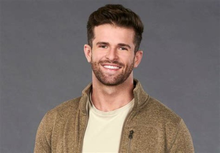 Bachelorette Fan Favorite Jed Wyatt Had A Girlfriend The Whole Time He Was Romancing Hannah