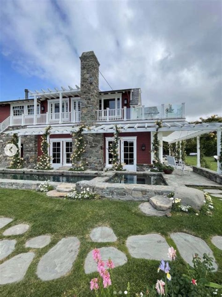 Barbra Streisand’s And Ariana Grande’s Friendship Will Warm Your Heart