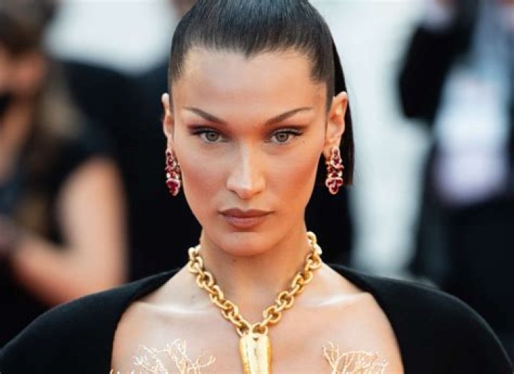Bella Hadid Is Rocking The Fashion Game With A ’90s Themed Denim And Leopard Print Skirt
