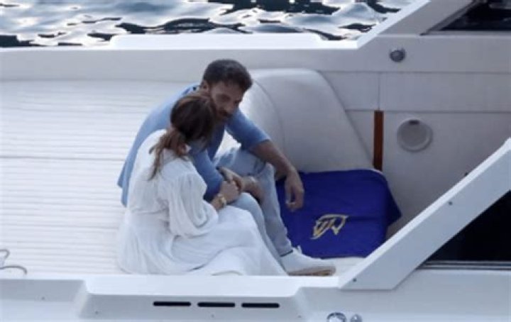 Ben Affleck And Jennifer Lopez Had A Passionate Kiss As They Raced Down Lake Como In Italy