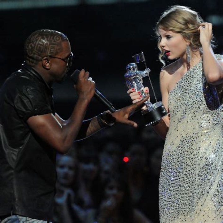 Beyoncé Cried After Kayne West Ruined Taylor Swift’s 2009 VMA’s Acceptance Speech