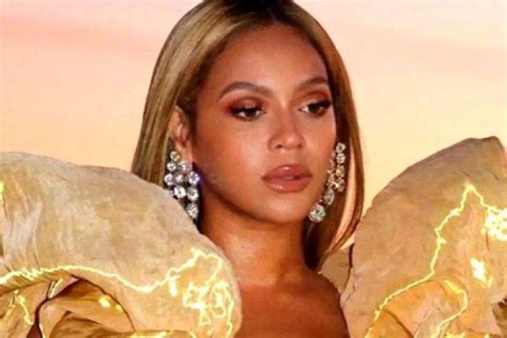 Beyonce Wore Over 300 Carats Worth Of Lorraine Schwartz Diamonds At The Golden Globes