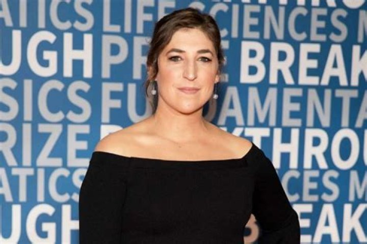 Big Bang Star Mayim Bialik’s Friends Not Surprised By Airport Drama – ‘She Can Be Really Awful’