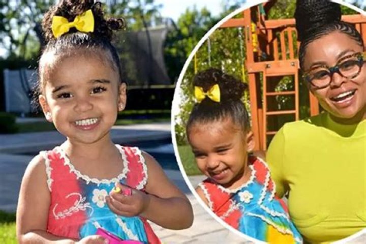 Blac Chyna Posts Super Cute Clips Of Daughter Dream Wearing Pretty Earrings And Knowing Her Colors!