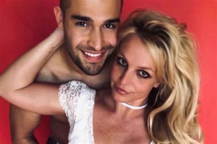 Britney Spears Fans’ Believe She Might Be Pregnant With Sam Asghari’s Baby
