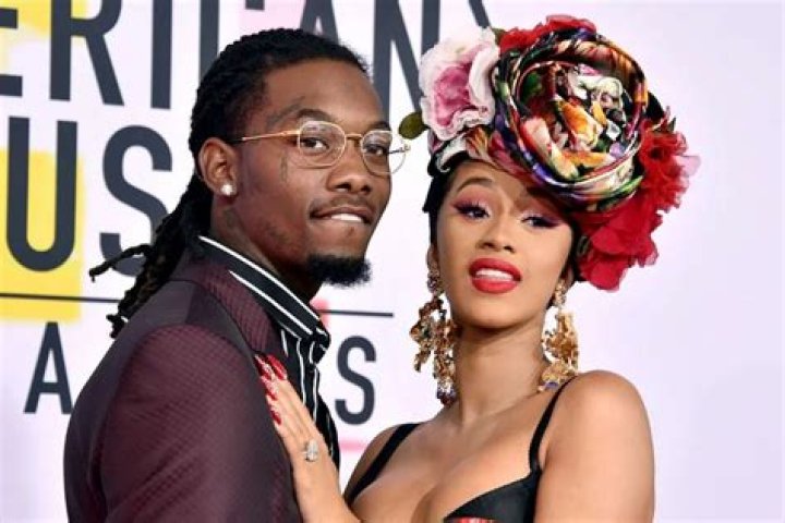 Cardi B Fuming As Offset Surprises Her On Stage Trying To Win Her Back – Check Out The Awkward Videos!