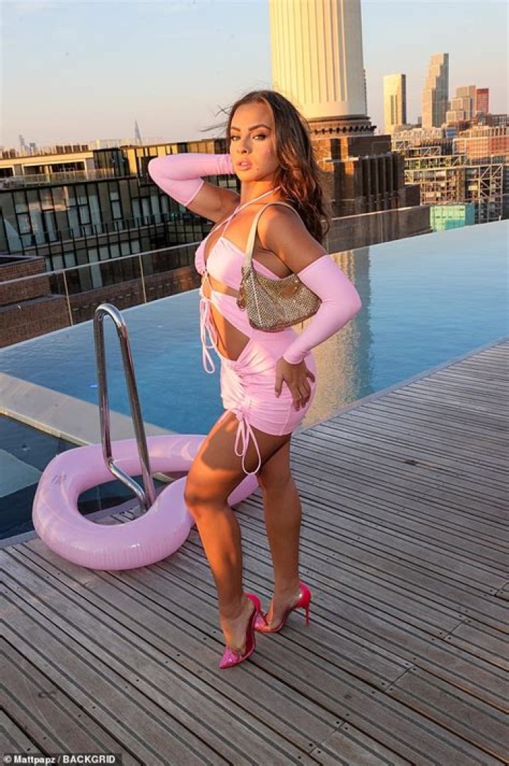 Cardi B Shows Off Her Curves In Pink Bikini — Some Say Offset’s Wife Is Morphing Into Kim Kardashian — Picture Explains Why He Will Not Let Her Go