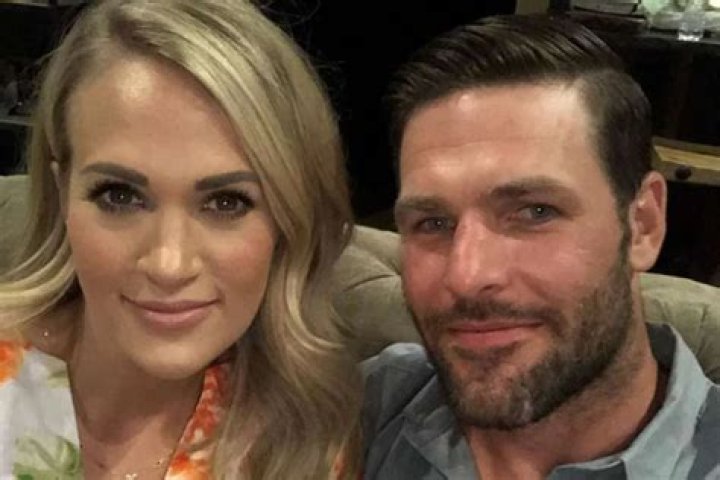 Carrie Underwood Self Conscious About Scar — Will Have More Plastic Surgery, Report