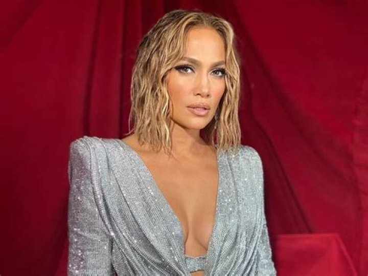 Celebrity Hairstylist Chris Appleton Breaks Down Jennifer Lopez’s AMA’s Wet Hair Look — How To Do It Yourself