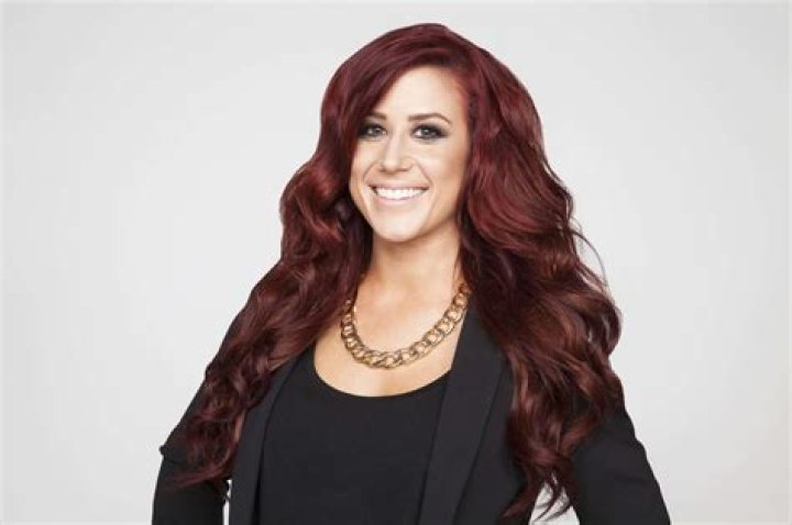 Chelsea Houska Gets Mom-Shamed After Allowing 9-Year-Old Daughter To Wear Lipstick And Hoop Earrings To School