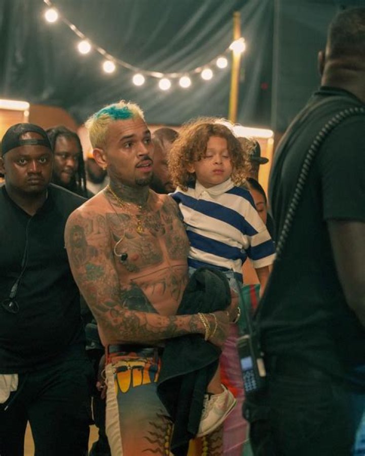 Chris Brown Shows Off His New Tattoo – Fans Say It’s Definitely His Son, Aeko!