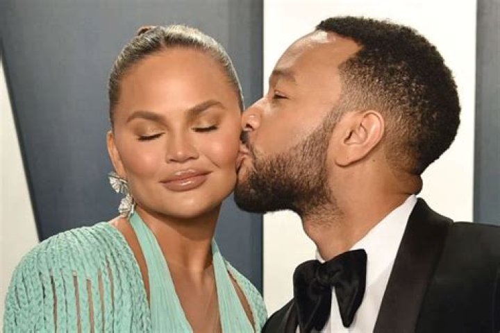 Chrissy Teigen Claps Back At Hater Threatening And Insulting Her!