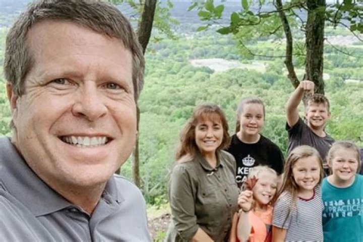 Counting On – Does Jim Bob Duggar Keep All Of The TLC Money Instead Of Sharing It With His Kids?
