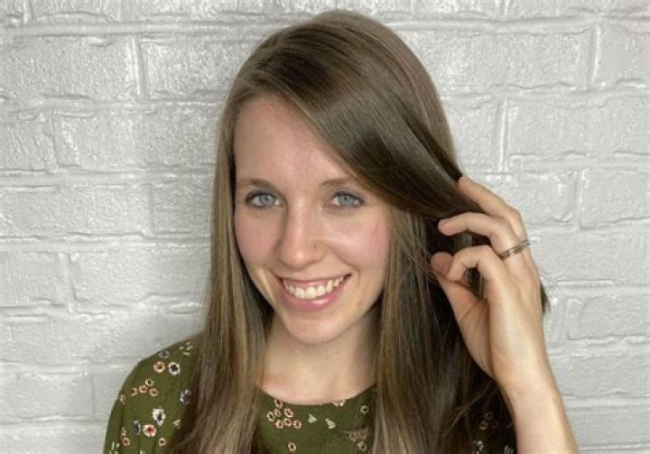 Counting On – Jill Duggar Chops 14 Inches Off Her Hair And Fans Can’t Believe How Young She Looks