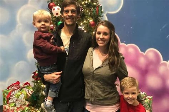 Counting On – Jim Bob And Michelle Duggar Have Never Shared Their TLC Income With Their 19 Kids, Says Derick Dillard