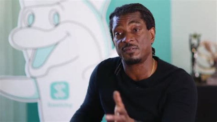 David Adefeso Teaches Fans How To Pick The Best Bank