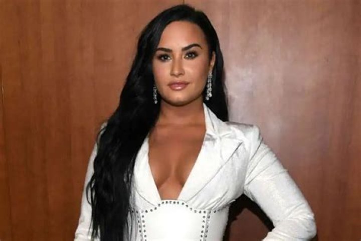 Demi Lovato Stuns In Sultry Pool Pics And Her Man Is Loving It!