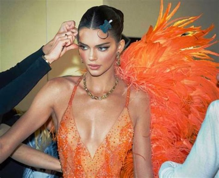 Did Kendall Jenner Overreact When Mom Kris Failed To Include Her In The Mother’s Day Photo Collage? Here Is Why Fans Are Defending The ‘KUWTK’ Matriarch?