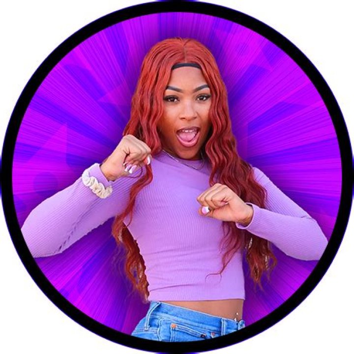 Did Kylie Jenner Fake Stormi Webster’s Candy Challenge? Some Think There Was A Person Coaching Stormi