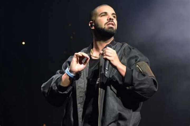 Drake Shocks And Stuns Crowds After He Landed In The Bahamas For Vacation