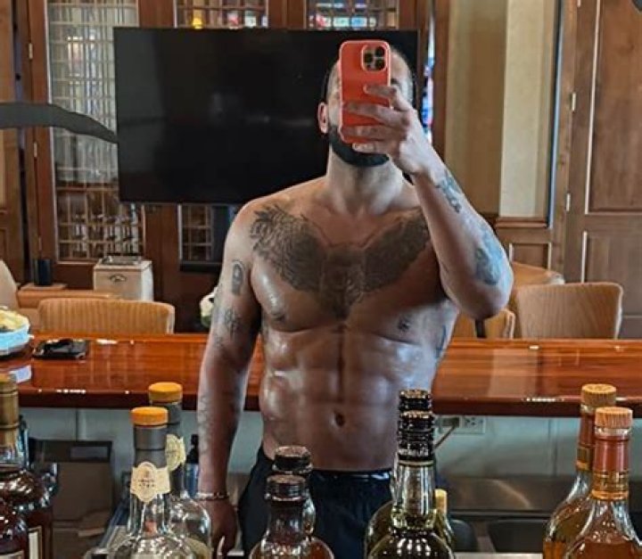 Drake Slams Plastic Surgery Claims He Went Under The Knife For Better Abs