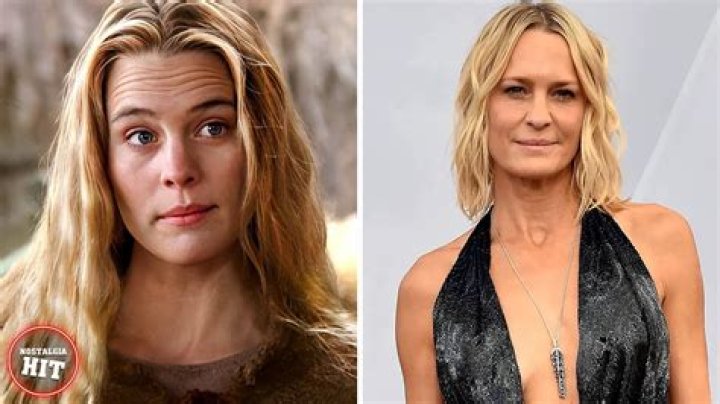 Dylan Penn Shows Off Her Beach Body And She Looks Exactly Like Her Princess Bride Mother Robin Wright