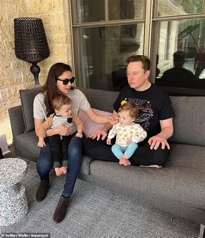 Elon Musk & Grimes Make A Change To Their Newborn Son’s Name