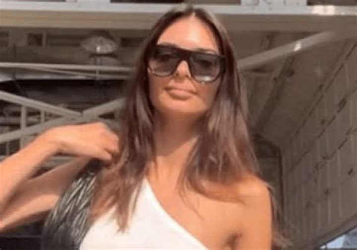 Emily Ratajkowski Started Taking And Uploading Pictures After She Disclosed Her Divorce