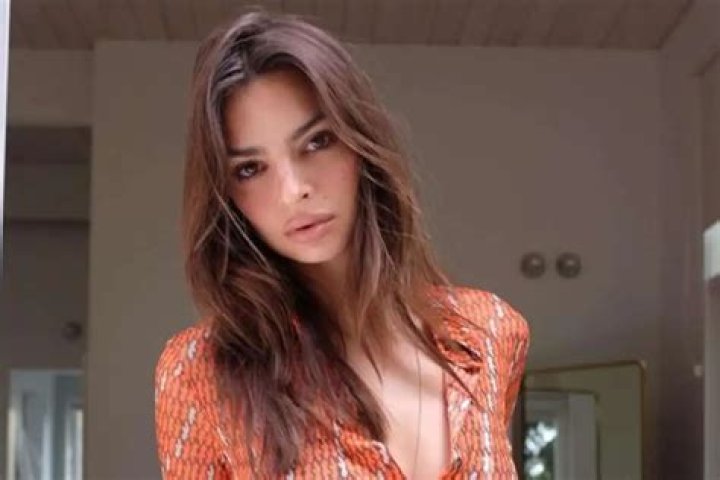 Emily Ratajkowski Strikes A Sensual Pose In Inamorata Woman
