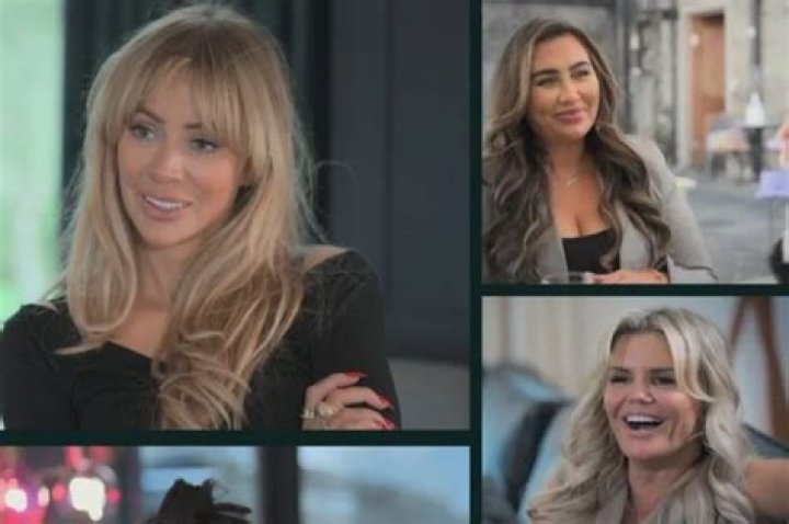 Emily Ratajkowski Stuns In New Intimate Photos Going Viral And Shows Off Figure Live For The Haters