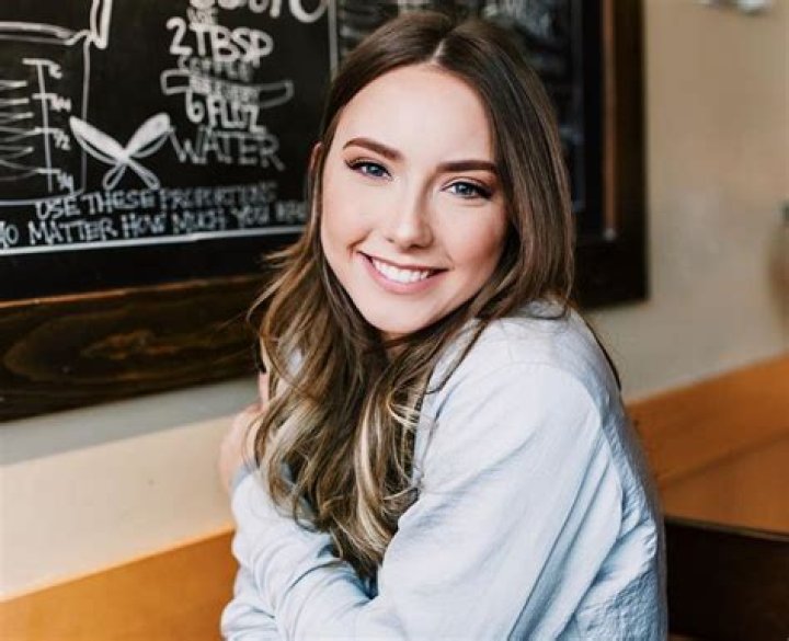 Eminem’s Daughter, Hailie Scott Mathers, Shares A Sizzling Picture From Lollapalooza And Some Stans Are Afraid To Comment