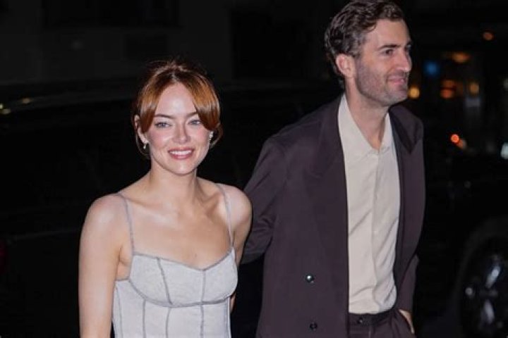 Emma Stone And Dave McCary Married In Secret? – Fans Are Convinced After Seeing Their Matching Rings!