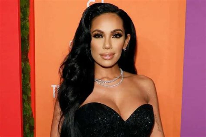 Erica Mena Praises ‘The Best Makeup Artist In New York’