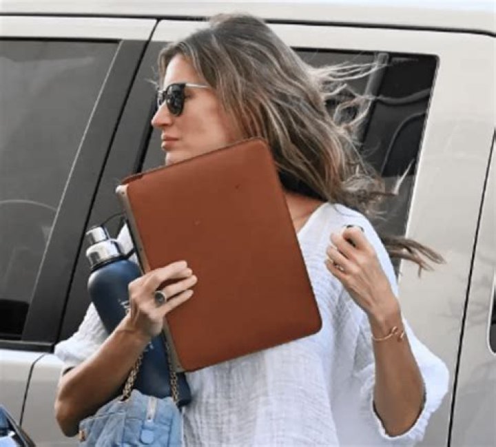 Exiting A Miami Office Building Full Of Law Firms, Gisele Bündchen Carried A Serious Expression On Her Face