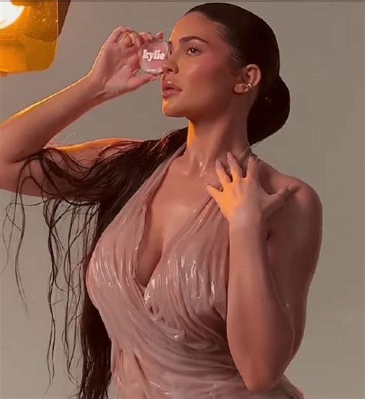 Fans spotted Kylie Jenner posting and deleting the same candid photo for the second week in a row