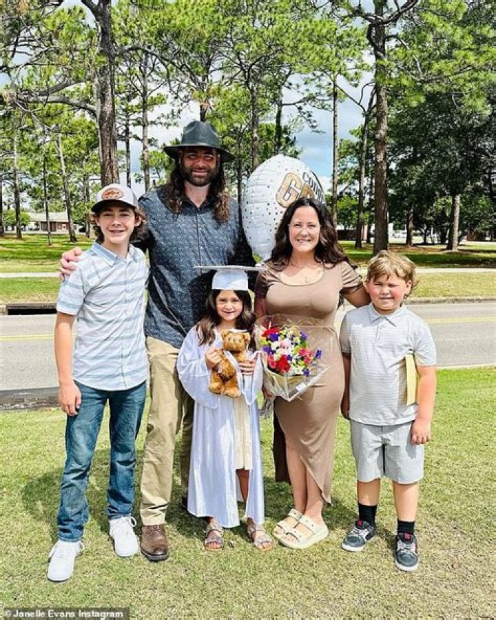 Former ‘Teen Mom’ Star Jenelle Evans Slams Pregnancy Rumors, Claims She and David Eason Are “Fat And Happy”